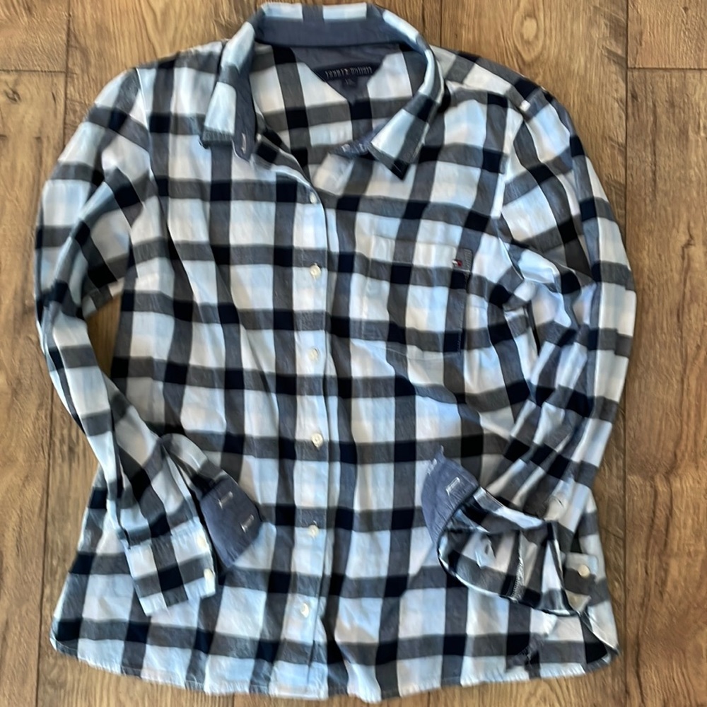 Tommy Hilfiger women’s size large button up flannel